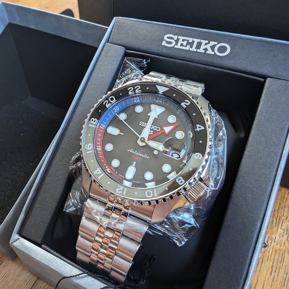 Seiko SSK019 GMT - Picture 2 of 2